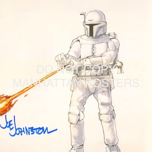 Puede incluir: Ilustración de un personaje con casco y armadura blancos, empuñando un arma que emite llamas anaranjadas. La obra está firmada "Joe Johnston" en tinta azul.