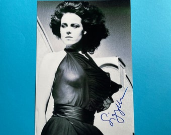 Sigourney Weaver signed photo authentic autograph with COA