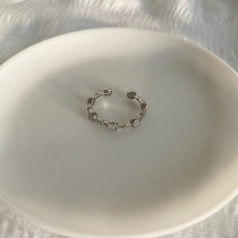Mondstein Ring Sterling Silber, verstellbarer Ring, zierlicher Edelstein Ring, niedlicher Ring, zarter Ring, Ringe für Frauen, minimalistischer Schmuck, Ring Bild 4