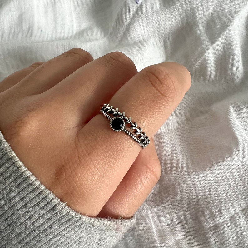 Schwarzer Onyx Blattring, verstellbarer Ring, Blattring für Frauen, Doppelschicht-Edelsteinring, Naturringe, minimalistischer Schmuck Bild 3