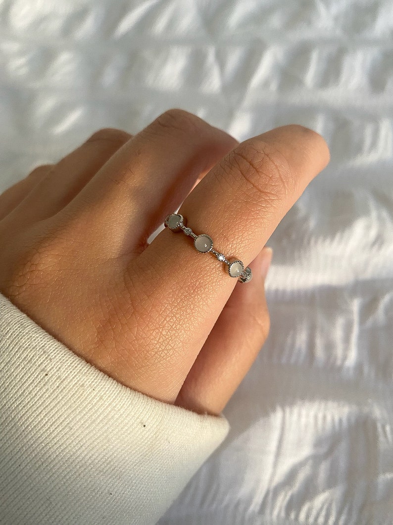 Sterling zilveren Maansteen ring, verstelbare ring, sierlijke edelsteen ring, schattige ring, delicate ring, ringen voor vrouwen, minimalistische sieraden, ring afbeelding 6