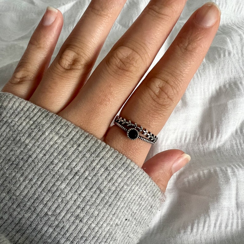 Zwarte Onyx bladring, verstelbare ring, bladring voor vrouwen, dubbellaagse edelsteenring, natuurringen, minimalistische sieraden afbeelding 4