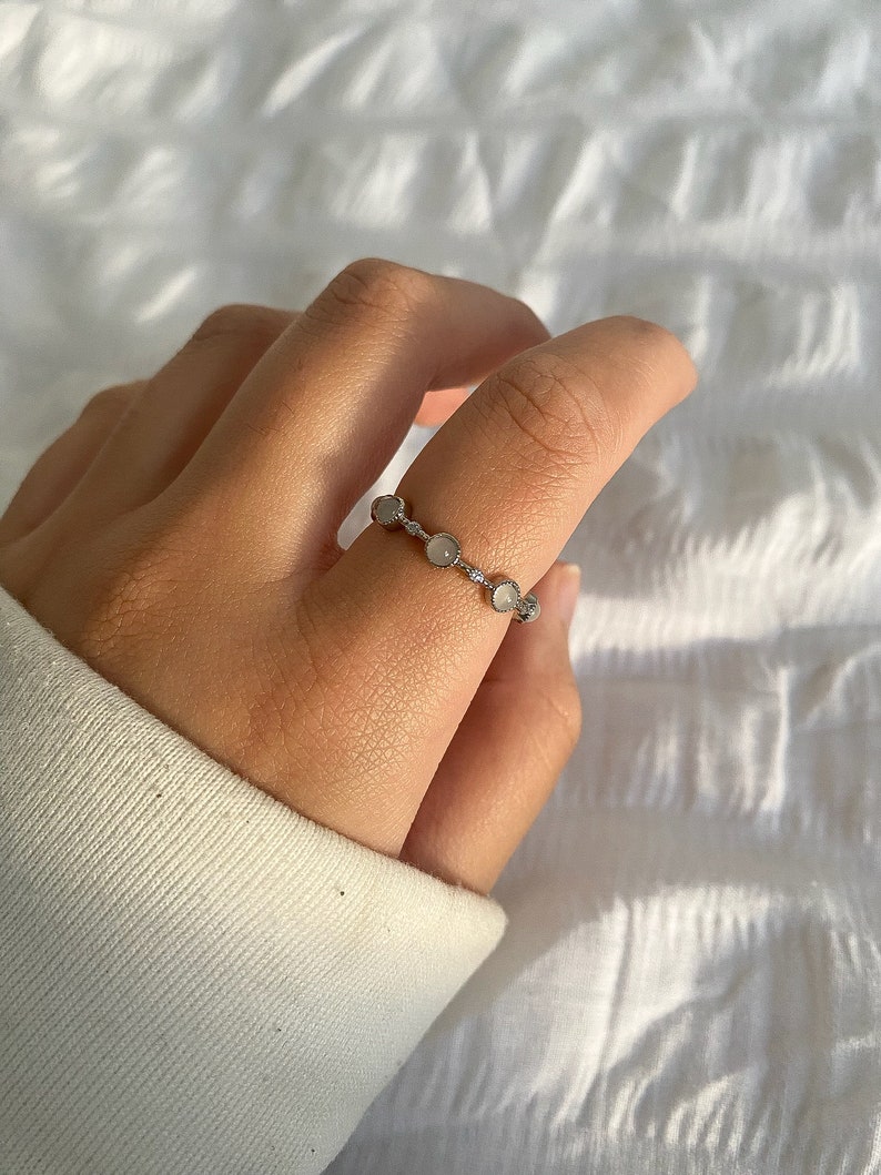 Sterling zilveren Maansteen ring, verstelbare ring, sierlijke edelsteen ring, schattige ring, delicate ring, ringen voor vrouwen, minimalistische sieraden, ring afbeelding 9