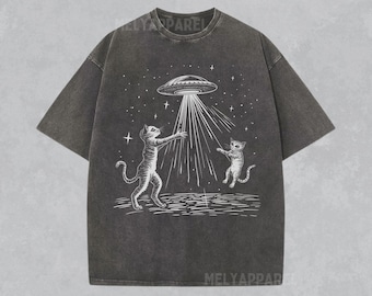 UFO Cat Shirt Retro Graphic Tee Comfort Colors Unisex Crewneck Space Tshirt Gift for Him or Her Vintage Style Y2K Trendy T-shirt Alien Cats