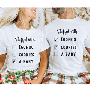 Christmas Pregnancy Announcement Shirt for Couple Baby Reveal Matching Tshirt Xmas Maternity T-shirt Mom Dad Gift Winter Baby Announce Tee