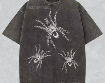 Tarantula Shirt Vintage Style Gothic Spider Tee Unisex Comfort Colors Grunge Clothing 90s Horror T-shirt Retro Halloween Tshirt Gift for Him