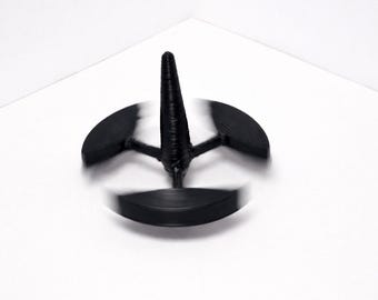 3D Printed Spinning Top Toys – Unique Desk Fidget Spinners – Handmade Black 3D Printed Stress Relief Toys – Minimalist Desk Toy for Adults