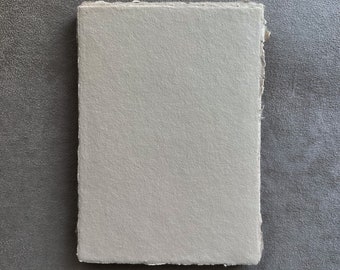 Hojas de papel artesanales con diseño de setas, DIN B6 · 12 x 17 cm (4,72" x 6,69") · 10 unidades · Papel de algodón con bordes barbados · Beige frío