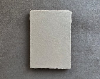 Hojas de papel hechas a mano con diseño de setas, DIN A6 · 10,5 x 14,8 cm (4,13" x 5,83") · 10 unidades · Papel de algodón con bordes barbados · Beige frío