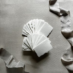 Meringue Handmade Place-/Business Cards · 5.5 x 8.5 cm (2.17" x 3.35") · 10 pcs · Deckled Edge Cotton Paper · Off-White