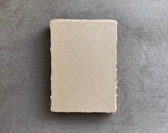 Hojas de papel artesanal Biscuit DIN A6 · 10,5 x 14,8 cm (4,13" x 5,83") · 10 uds · Papel de algodón con bordes barbados · Beige cálido