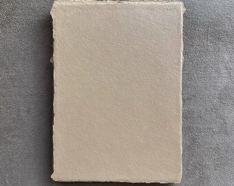 Hojas de papel artesanal Biscuit DIN B6 · 12 x 17 cm (4,72" x 6,69") · 10 uds · Papel de algodón con bordes barbados · Beige cálido