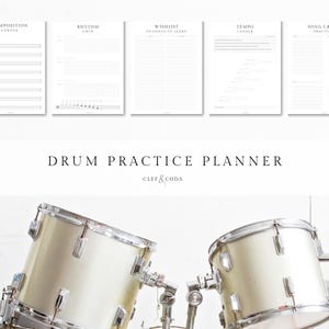 Op de afbeelding: Een drumoefenplanner met de tekst "DRUM PRACTICE PLANNER" en "CLEF & CODA". De afbeelding toont een drumstel met twee drums en een gitaar. De planner bevat pagina's voor compositie, ritme, verlanglijst, tempo en song & beat oefening.