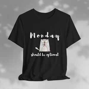 Rolig katttröja, måndag borde vara valfritt t-shirt, söt katttröja, lat måndag-tröja, humoristisk t-shirt, helgvibbar-tröja bild 1