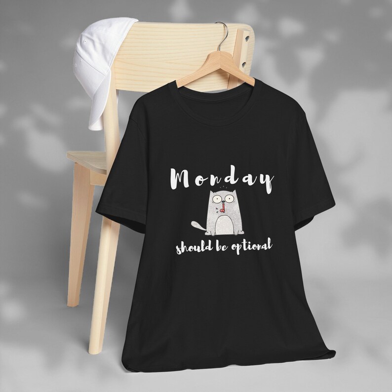 Rolig katttröja, måndag borde vara valfritt t-shirt, söt katttröja, lat måndag-tröja, humoristisk t-shirt, helgvibbar-tröja bild 3