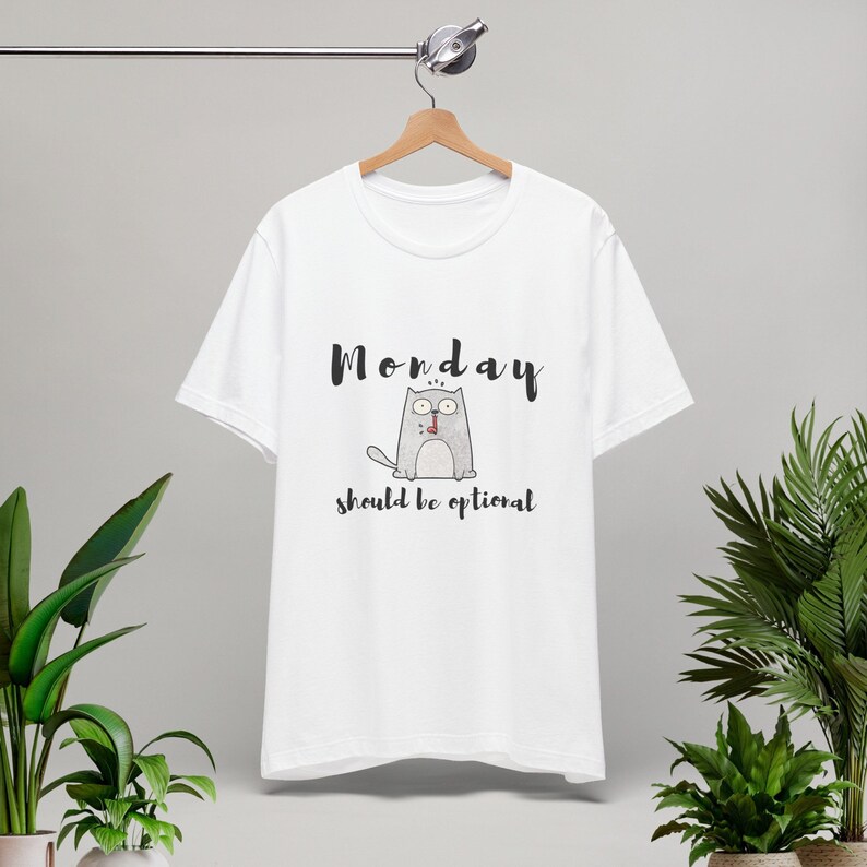 Rolig katttröja, måndag borde vara valfritt t-shirt, söt katttröja, lat måndag-tröja, humoristisk t-shirt, helgvibbar-tröja bild 2