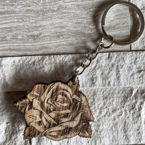 porte clé fleur ou rose en bois image 2