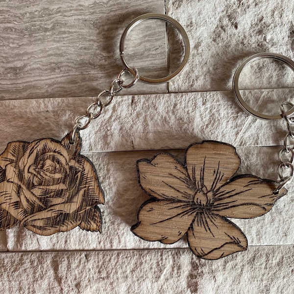 porte clé fleur ou rose en bois