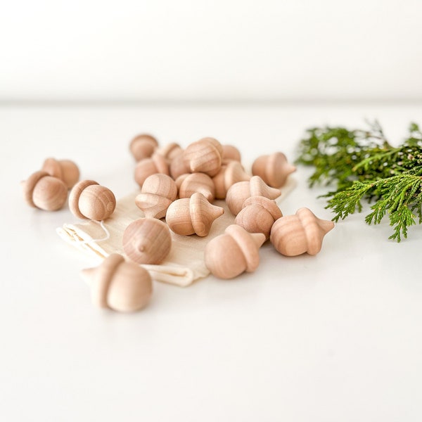 Set of 20 Blank Wooden Acorns, Life-size Wood Acorns for Crafting, Montessori Wooden Counting Manipulatives for Kids, Paintable Acorns