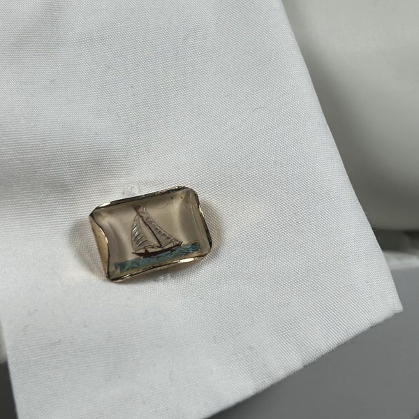 Seltene Art Deco Manschettenknöpfe / Cufflinks SEGELBOOT mit Emailleeinlage  unter poliertem Glas.