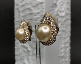 Vintage CINER ear clips with large faux pearl and sparkling rhinestones.