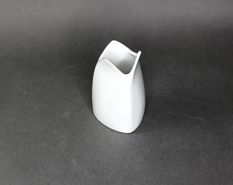 Vintage small AK KAISER Germany mid-century white porcelain vase. Height 10 cm.