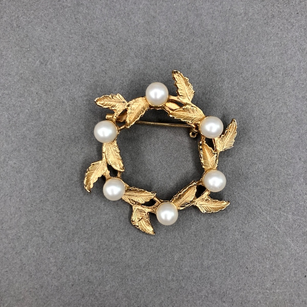 Vintage DFA DUBARRY Fifth Avenue brooch with pearls