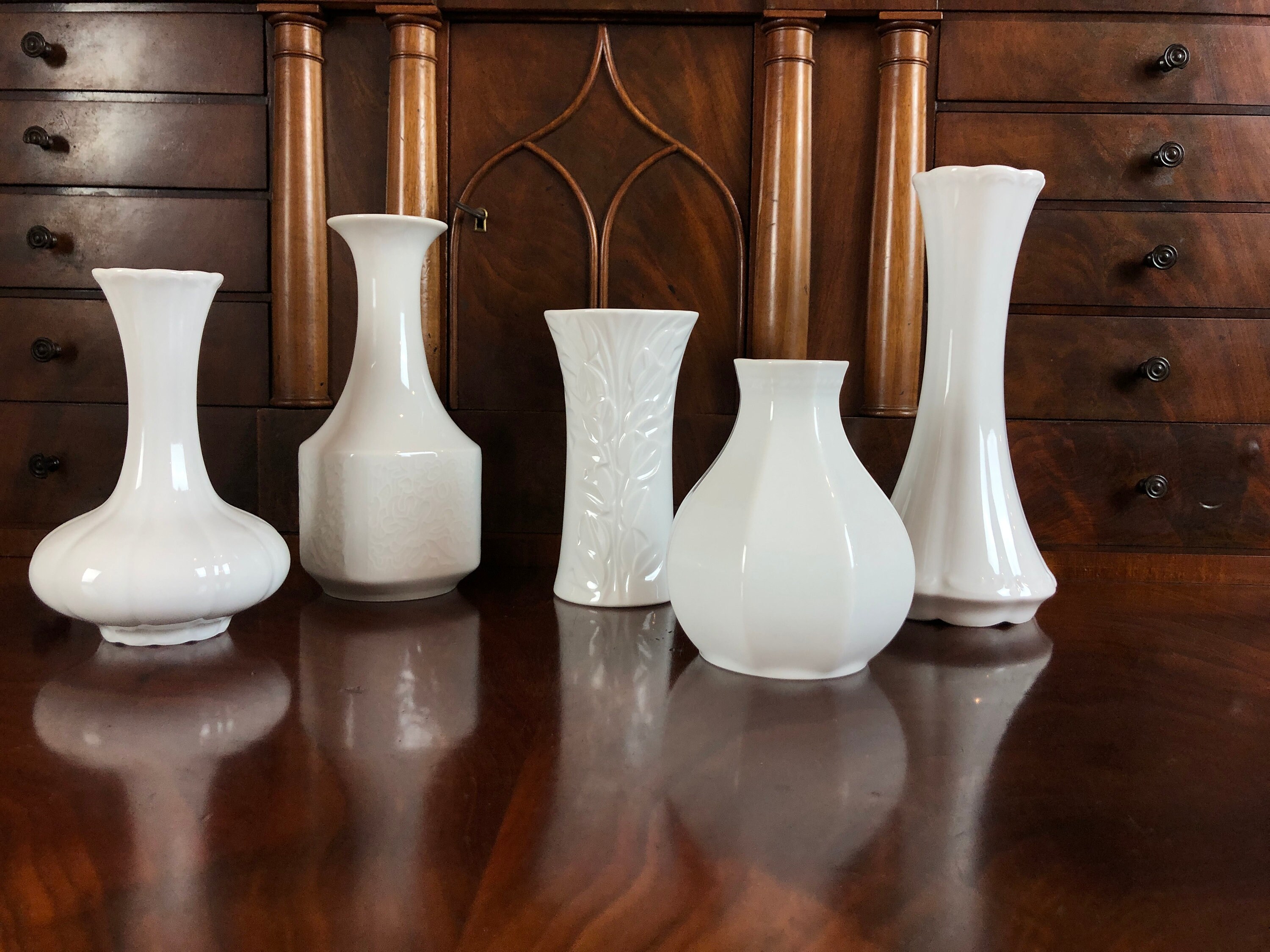 ヴィンテージのSCHIRNDING BAVARIA製、小型のクラシックな白磁製花瓶