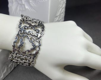BRIGHTON 1970s vintage silver-colored openwork wide bracelet with 7 links.