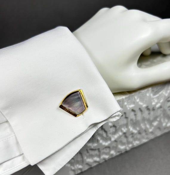 Große vintage dunkel/grau  Perlmutt goldfarbene unisex Manschettenknöpfe aus 1950er.