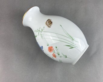 フッチェンロイター社のヴィンテージ磁器花瓶。モチーフ：野の花と蝶