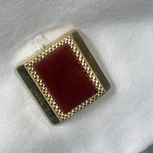 AMERICAN RJ square gold-colored unisex cufflinks with agate inlays from the 1950s.