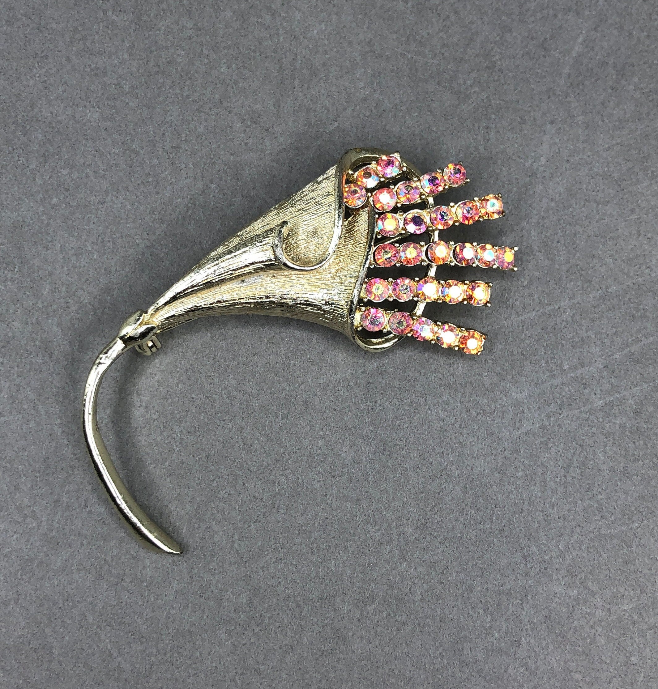 ヴィンテージ CORO PEGASUS ブローチ 黄金の豊穣の角とオーロラの