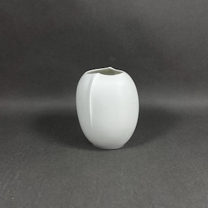 HUTSCHENREUTHER Germany small white porcelain vase. Vintage from the 1970s. Height 10 cm.