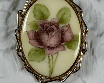 Choisissez un article vintage Broche en porcelaine en céramique signée, thème imprimé floral romantique - Canada