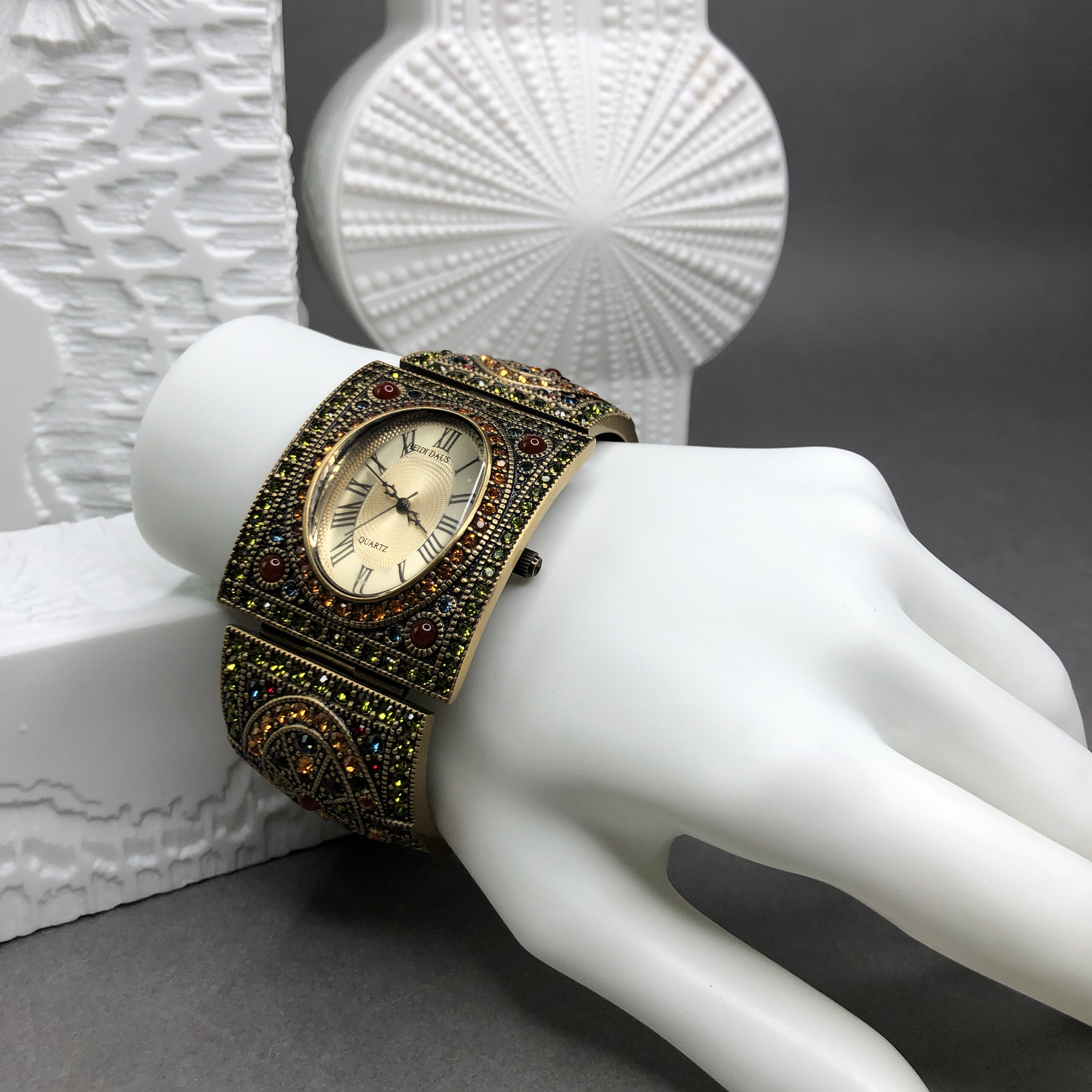 Luxus Mode Gold Armreif Armband Frauen Uhren Edelstahl Retro Damen Quarz  Armbanduhren Kleine Uhr