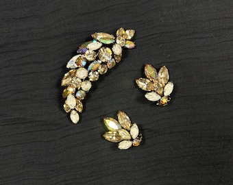 REGENCY Ensemble rare vintage de broche et de clips d'oreilles ornés de cristaux Aurore Boréale.