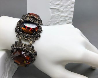 ハニーカラーのクォーツガラスで作られたカボションをあしらった、マグニフィセント センチュリー スタイルのヴィンテージ ステートメント ブレスレット。