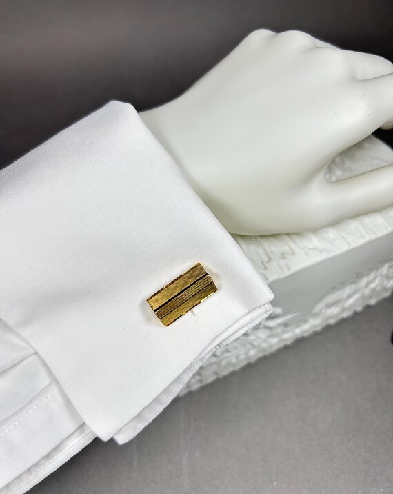 AMERIK S signierte rechteckige goldfarbene unisex Manschettenknöpfe aus 1960er.