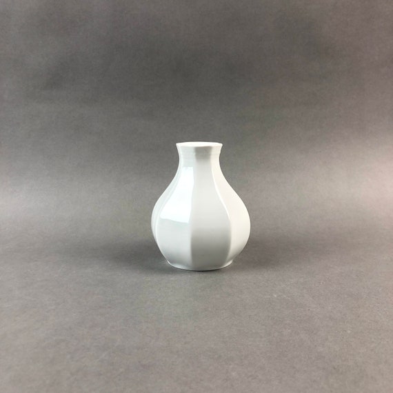 ヴィンテージのSCHIRNDING BAVARIA製、小型のクラシックな白磁製花瓶