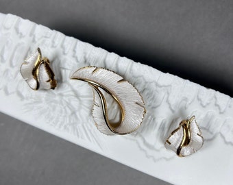 Vintage JJ Jonette Jewelry Set - Brooch and Earrings - White Feather - with Enamel.