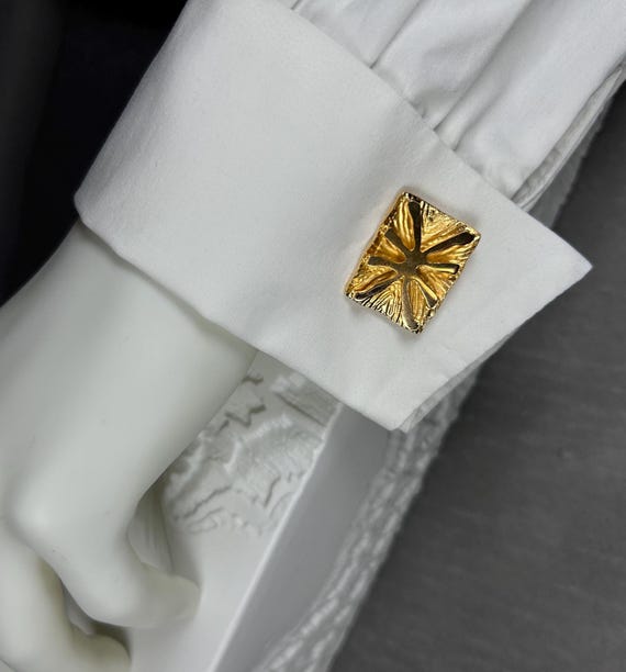 Vintage große unisex goldfarbene rechteckige Manschettenknöpfe mit abstraktem Muster aus 1960er.