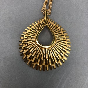 Vintage TRIFARI crown signed gold tone pendant with chain. image 5