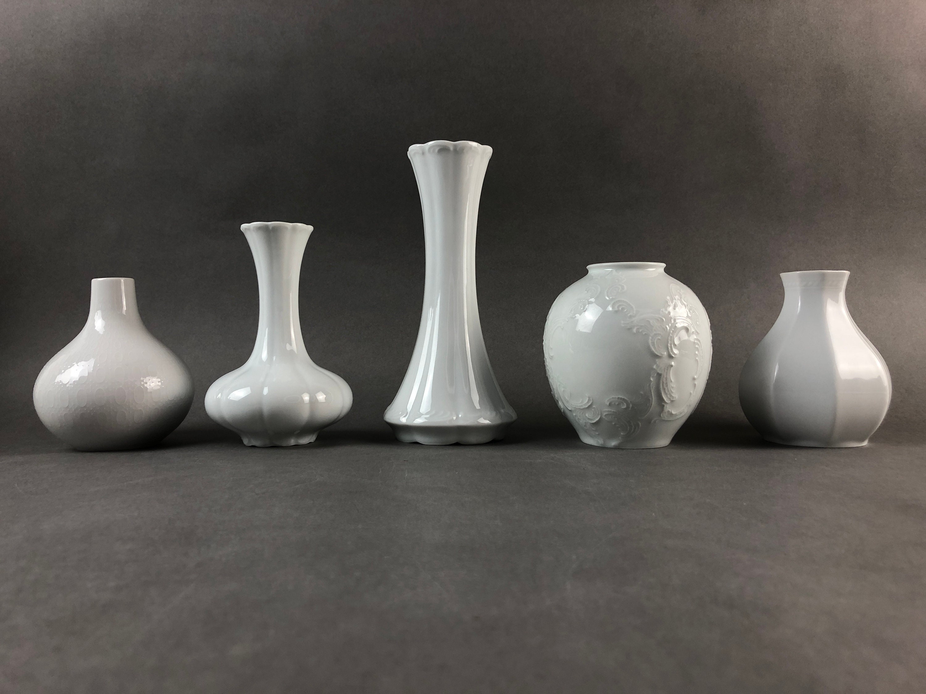 ヴィンテージのSCHIRNDING BAVARIA製、小型のクラシックな白磁製花瓶