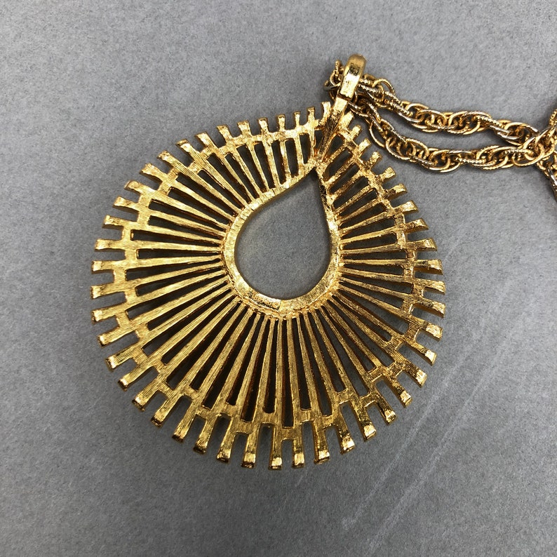 Vintage TRIFARI crown signed gold tone pendant with chain. image 6