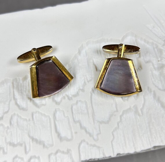 Große vintage dunkel/grau  Perlmutt goldfarbene unisex Manschettenknöpfe aus 1950er. View 2