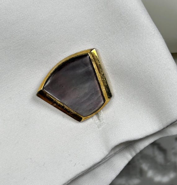 Große vintage dunkel/grau  Perlmutt goldfarbene unisex Manschettenknöpfe aus 1950er. View 3