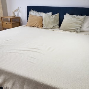 Tagesdecke (200×240) aus 100% Premium-Baumwolle aus der Türkei | XXL Couch Decke | Fischgräten-Optik | Farbe: Natur-Creme