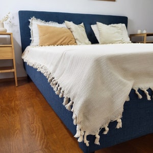 Tagesdecke (200×240) aus 100% Premium-Baumwolle aus der Türkei | XXL Couch Decke | Fischgräten-Optik | Farbe: Natur-Creme