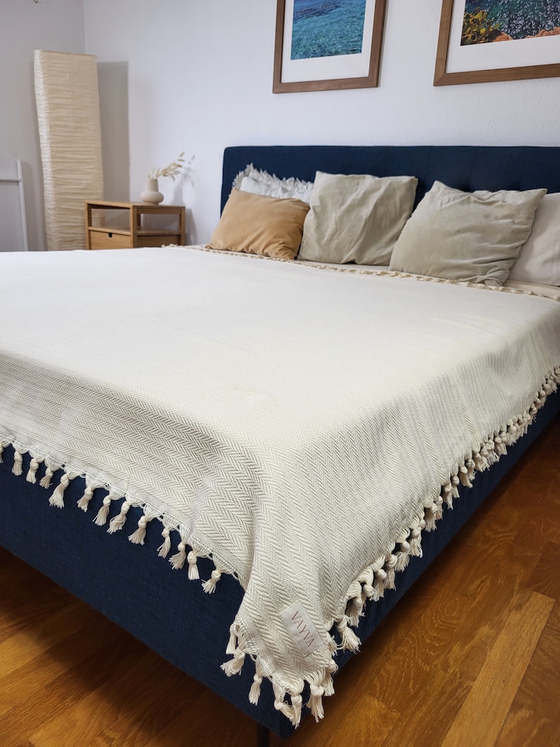 Tagesdecke (200×240) aus 100% Premium-Baumwolle aus der Türkei | XXL Couch Decke | Fischgräten-Optik | Farbe: Natur-Creme